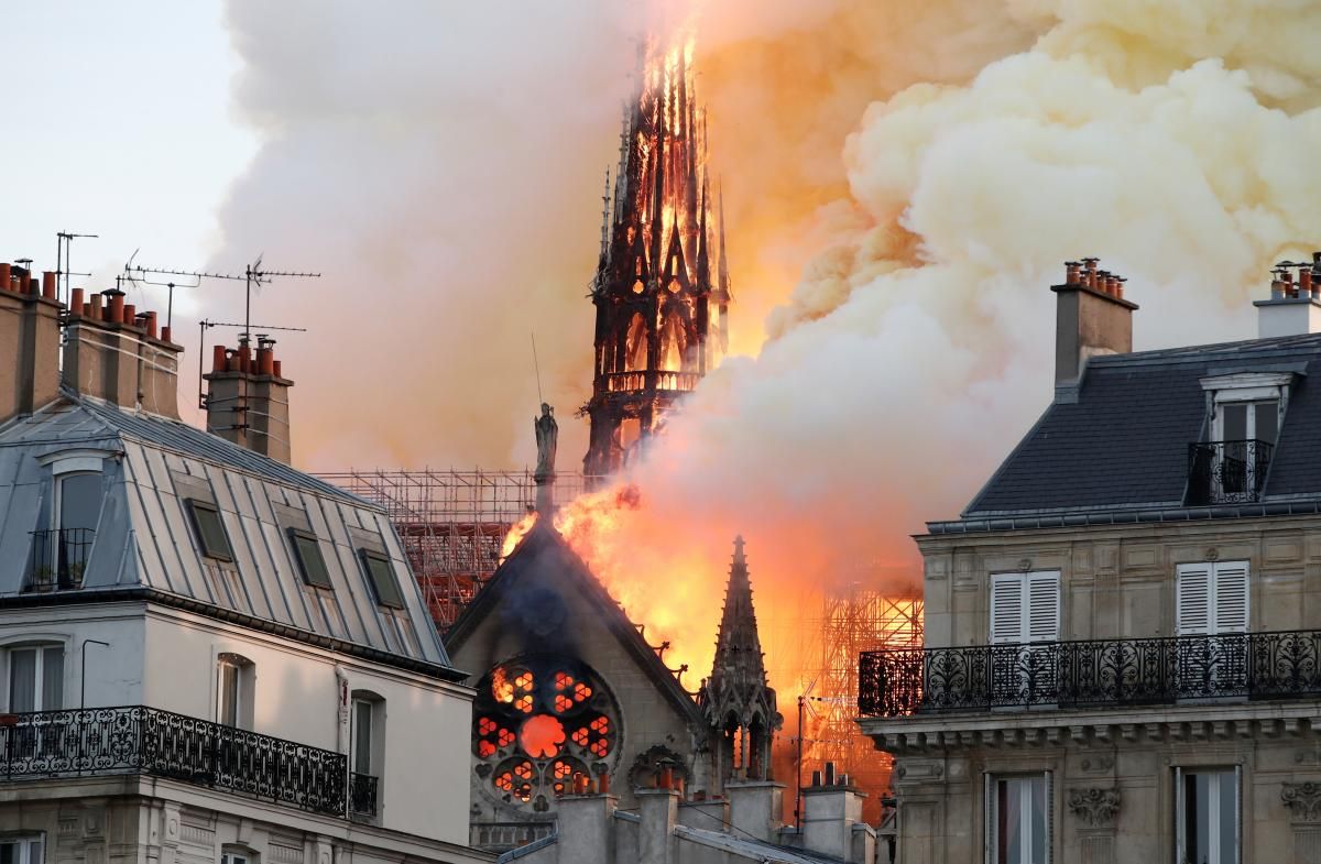 Arde la catedral de Nôtre Dame de París