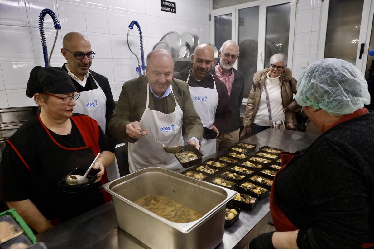 El menú antroxero llega a la Cocina Económica para que “el Antroxu sea para todo Gijón”