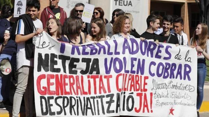 La pancarta de los estudiantes en la protesta de hoy.