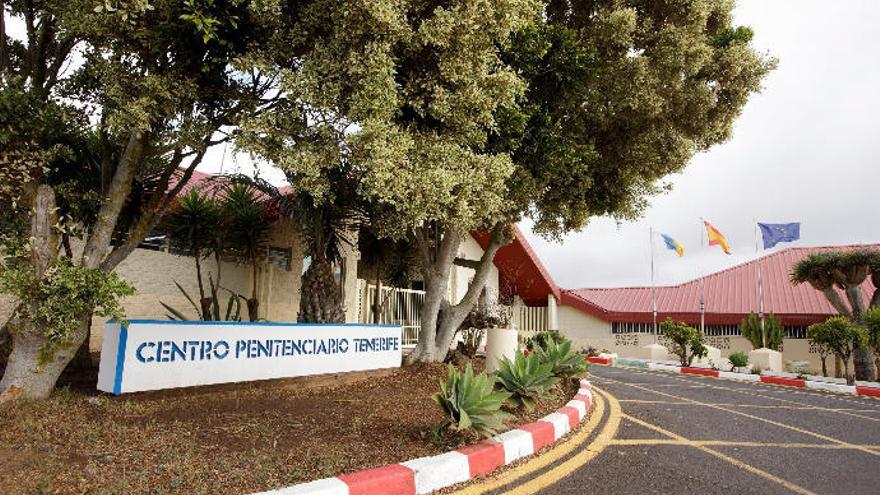 Acceso al centro penitenciario de Tenerife.