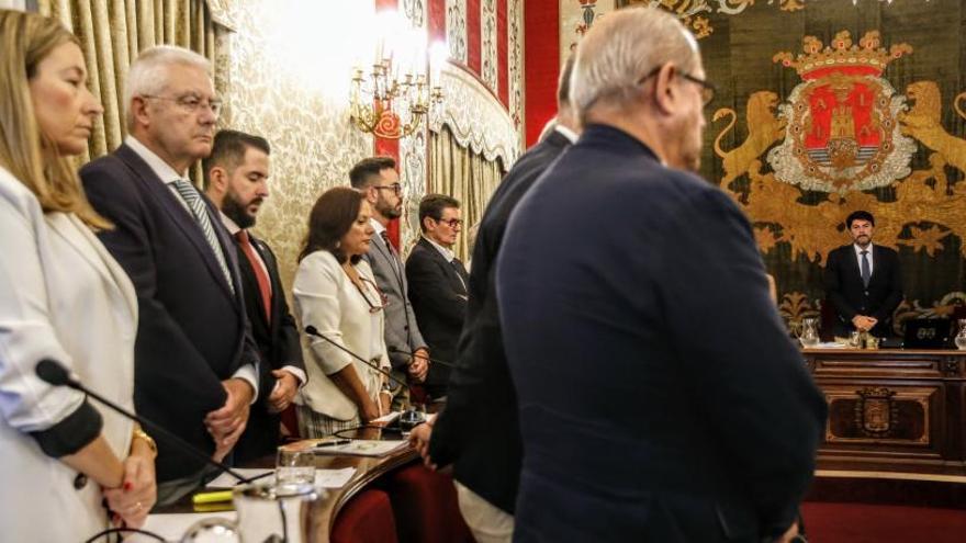 Tres minutos de silencio por la violencia de género en el pleno de Alicante