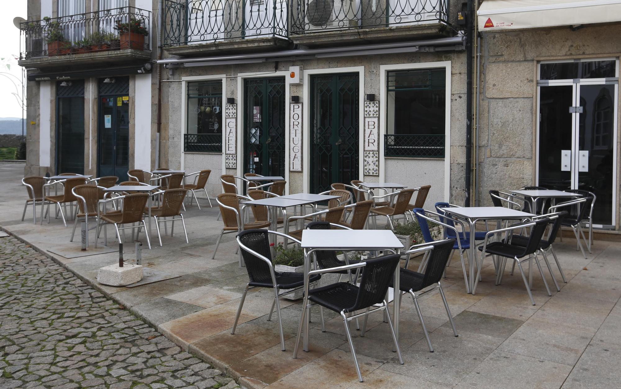 La zona vieja de Valença do Minho desierta.