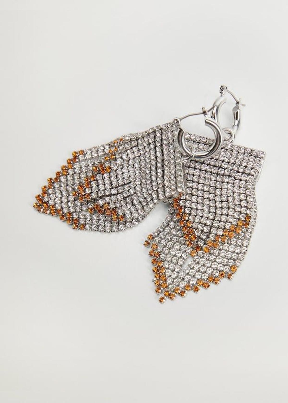 Pendientes de cristales strass, de Mango (7,99 euros)