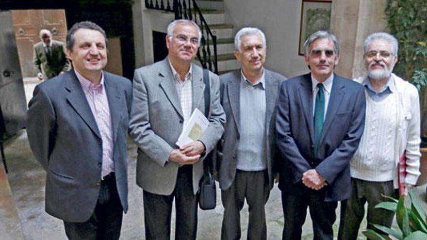 Jaume Sastre (2i) junto al resto de participantes en el acto.