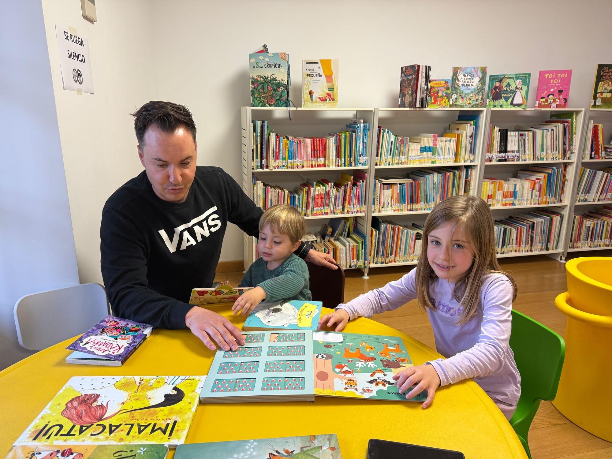 Los usuarios de la biblioteca de Villaviciosa agradecen el nuevo horario