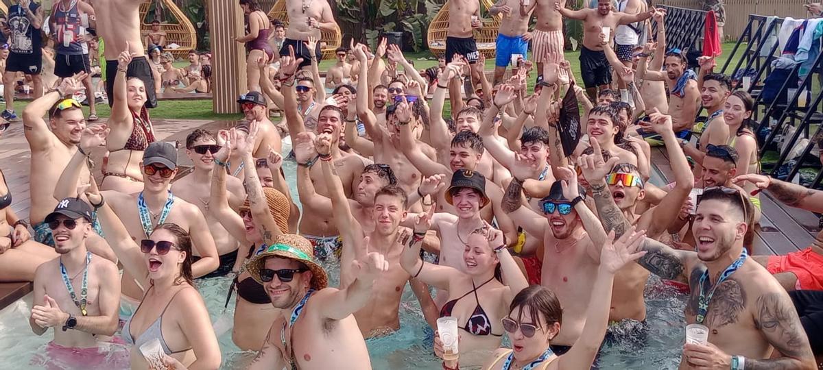 El Medusa Festival abre sus puertas y llena su beach club con la primera sesión de electrónica encabezada por Andrés Campo