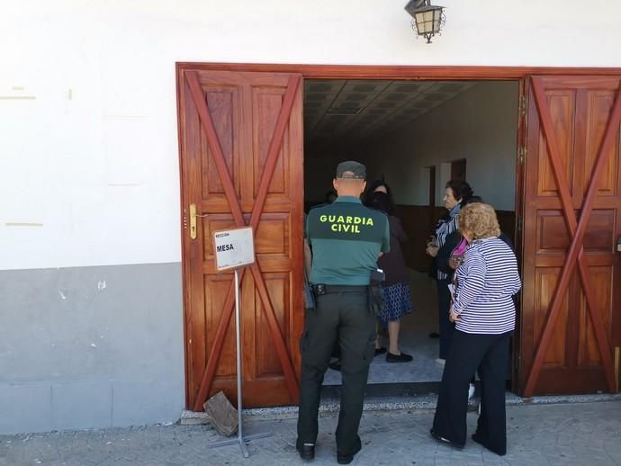 La Guardia Civil velan por la seguridad de los colegios electorales en diferentes municipios de Gran Canaria