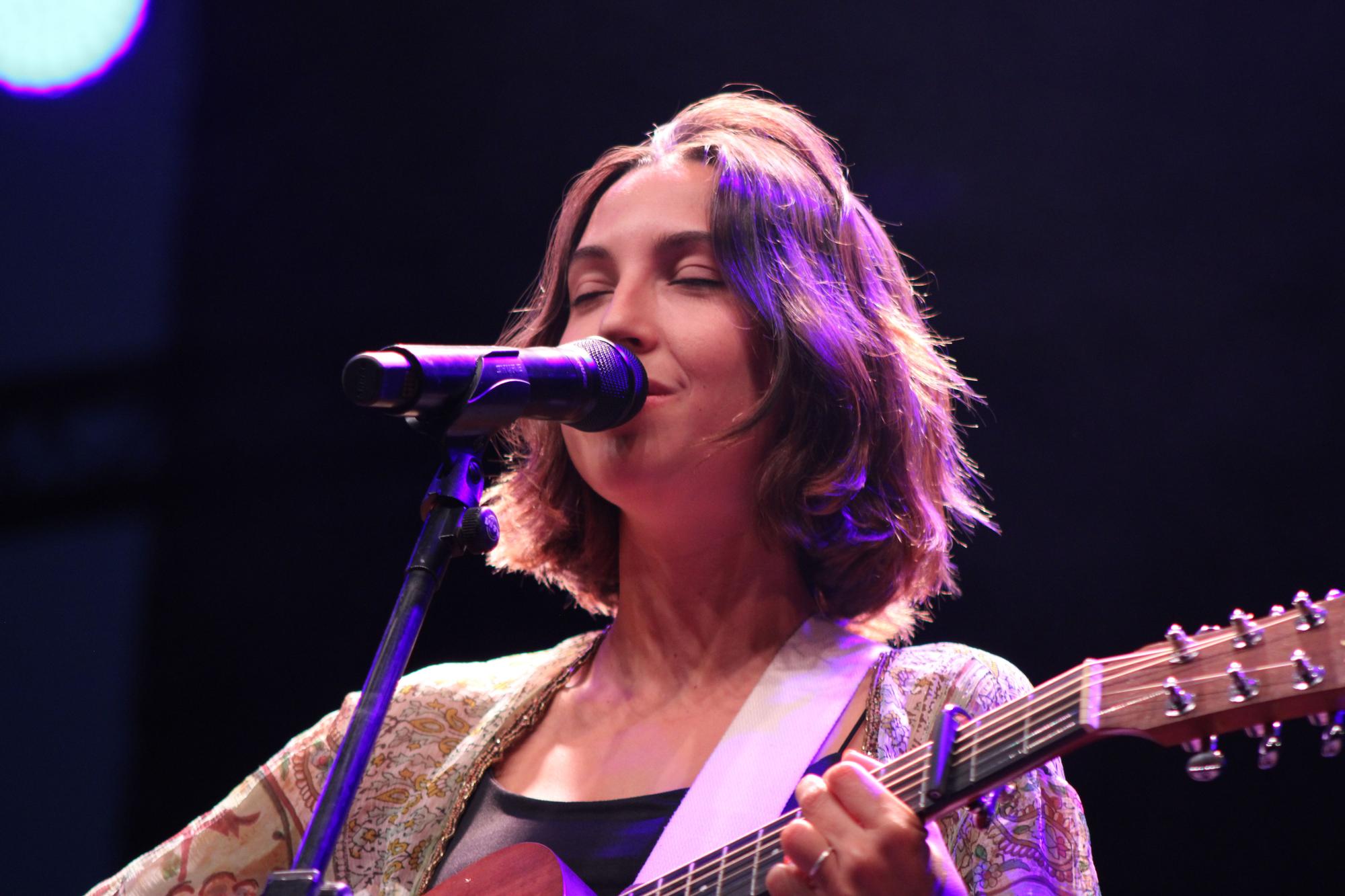 Sara Roy, Greg Taro i Alvaro Soler animen un públic enèrgic a la Ciutadella de Roses