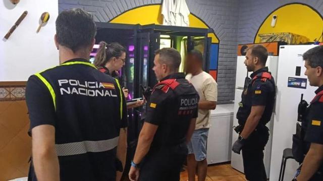 Agents dels Mossos i la Policia Nacional, en el dispositiu Kanpai.  | MOSSOS D’ESQUADRA