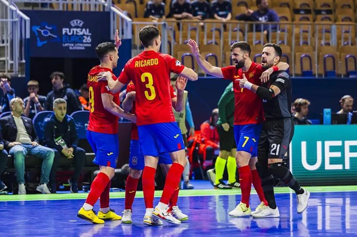 Los jugadores de la selección celebran el triunfo ante Bélgica.