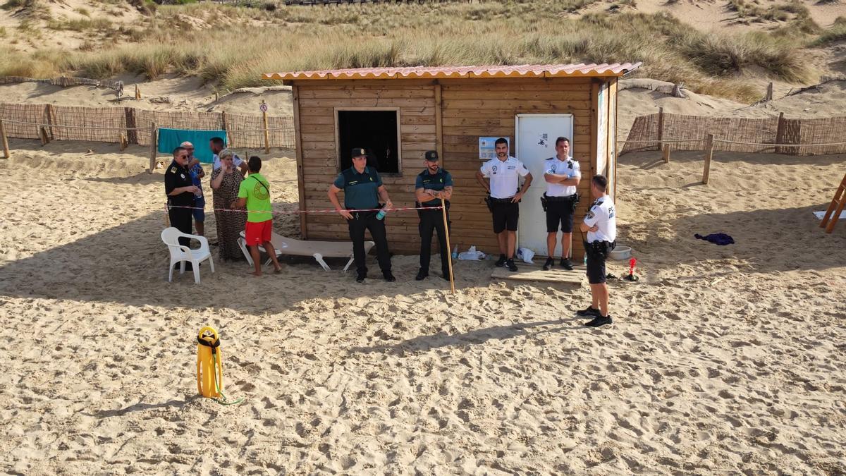 Un rayo mata a dos turistas en la playa de Cala Mesquida