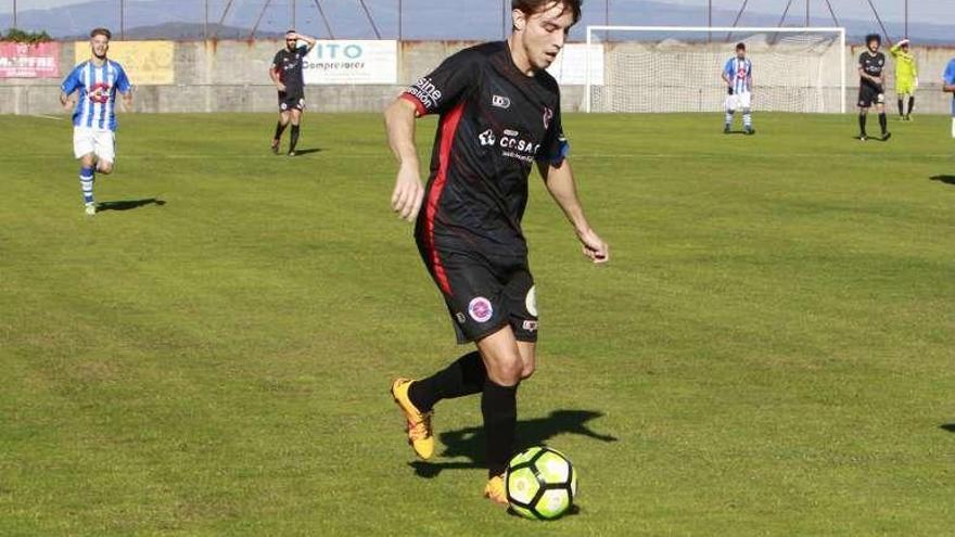 Omar, centrocampista de la UD Ourense . // IJesús Regal