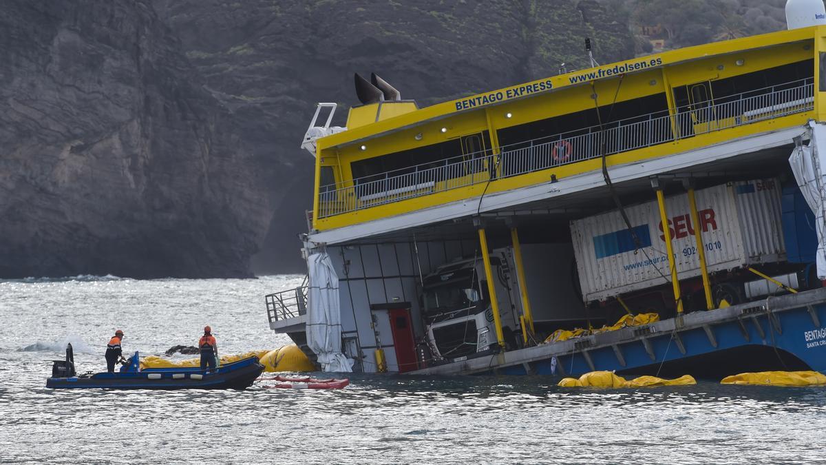 Continúan los trabajos de sellado del ferry