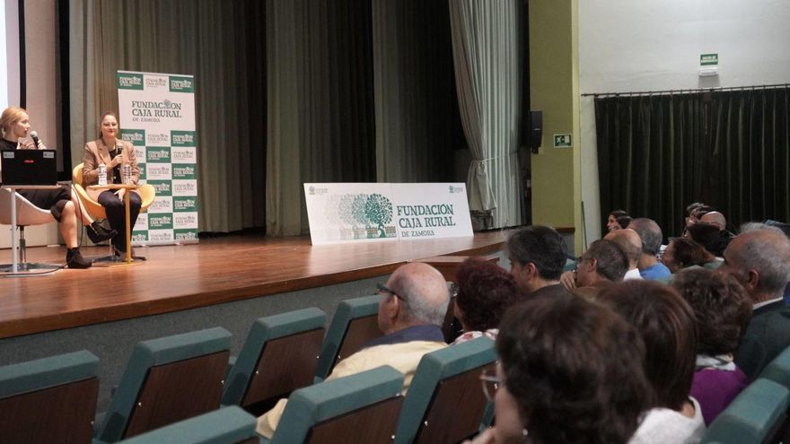 Laura Manteca, psicóloga: &quot;El alzhéimer es más que la enfermedad del olvido&quot;