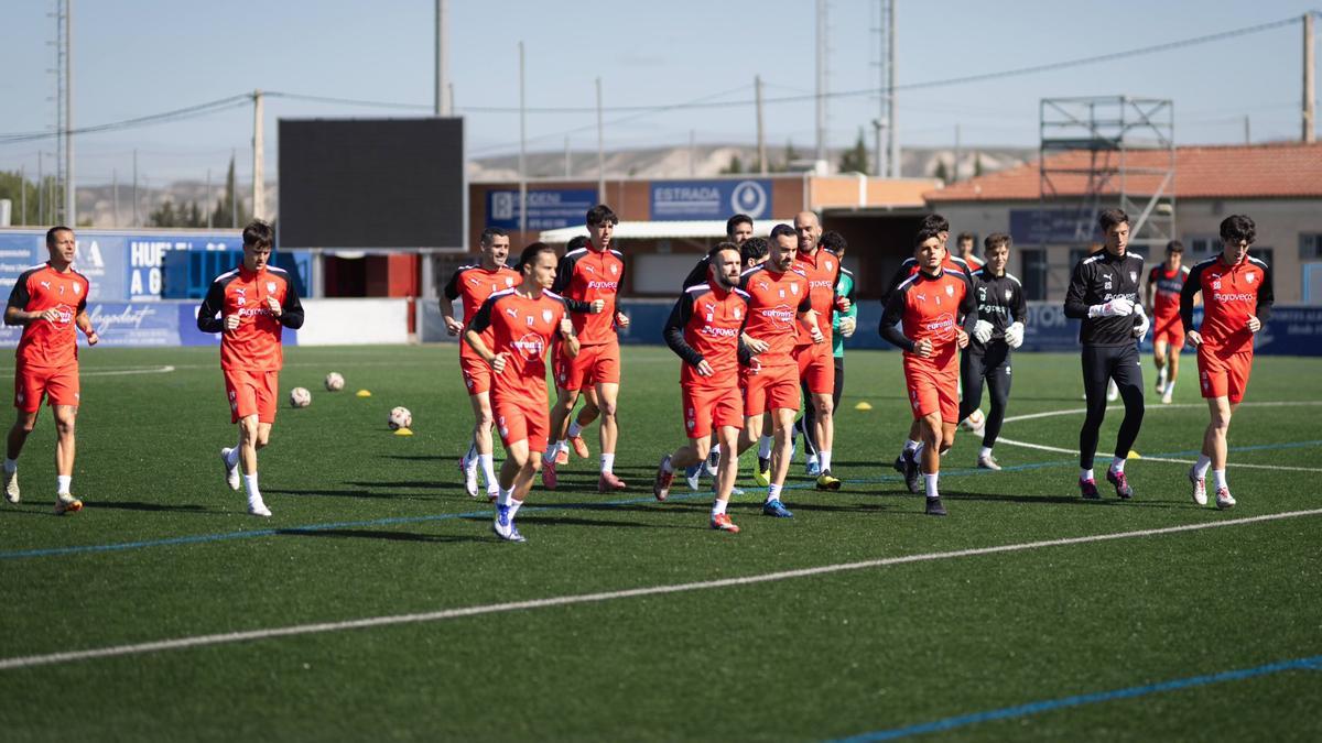 Los jugadores del Utebo entrenando en Santa Ana