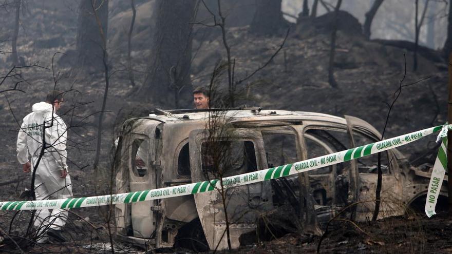 La furgoneta en la que perecieron dos vecinas de Nigrán por los incendios. // Marta G. Brea