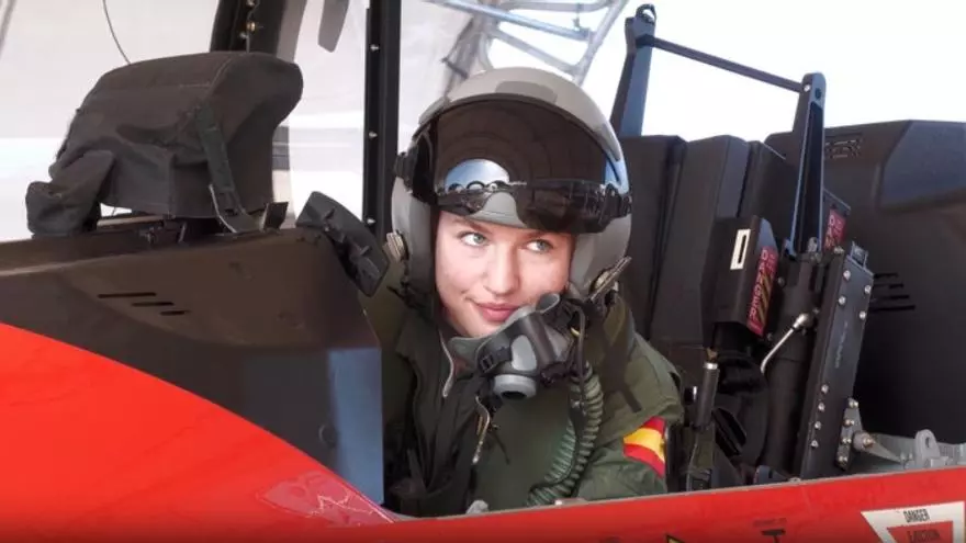 "Leonair" en acción: así ha pilotado por primera vez la princesa el avión de entrenamiento del Ejército del Aire
