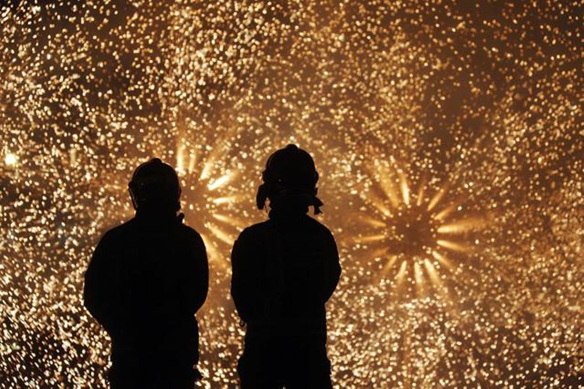 La Cremà posa fi a les festes valencianes amb la crema de les falles la nit de Sant Josep.