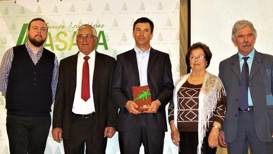 Asaja Elche entrega el premio a José Antonio Sempere como agricultor del año