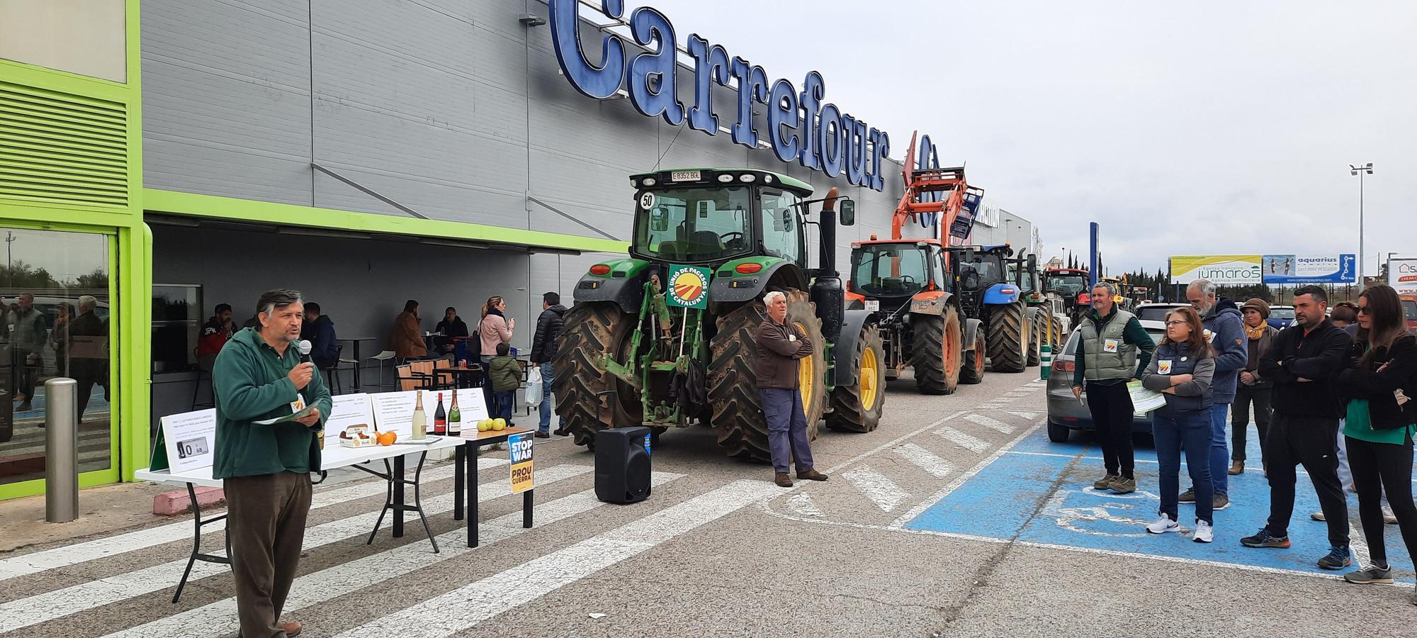 La pagesia es manifesta a Figueres contra «l'abús de les distribuïdores»