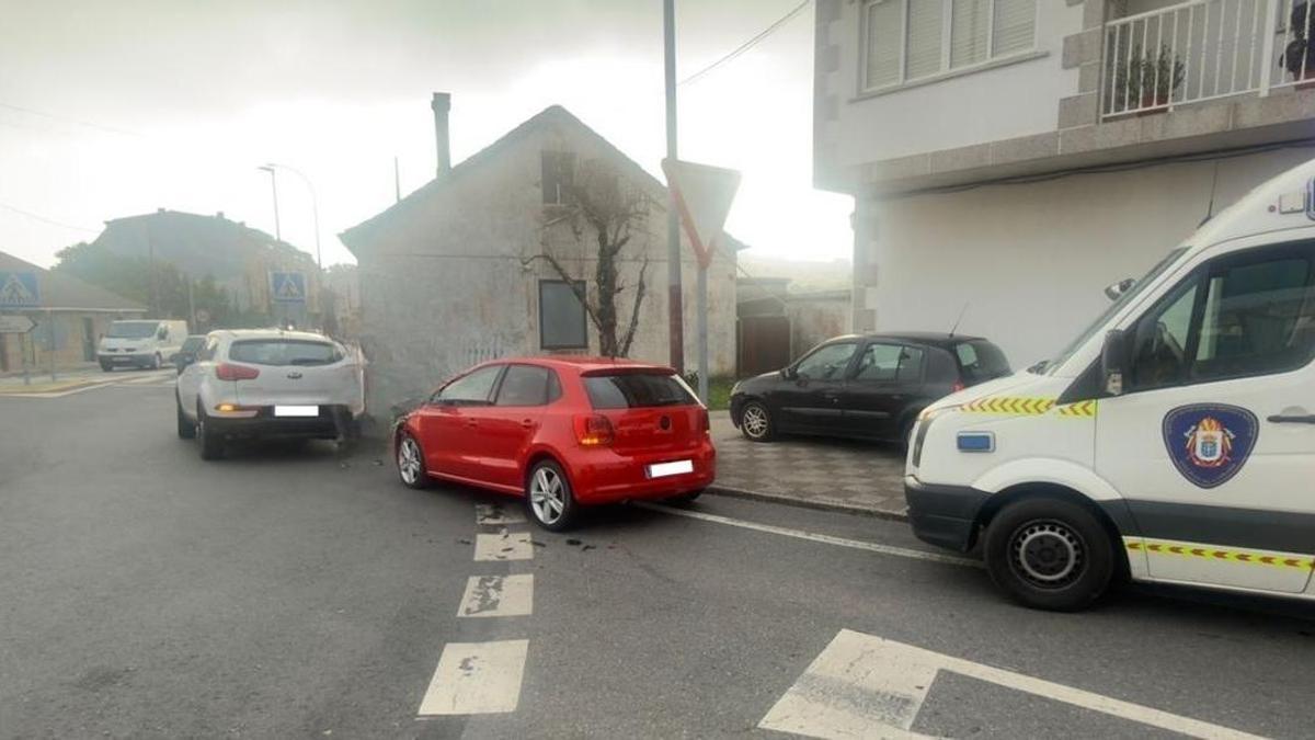 Vehículos implicados en el accidente ocurrido en Dena, Meaño.