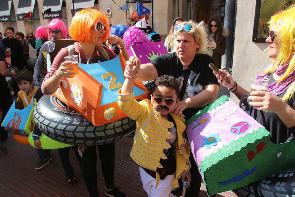 Las familias y los niños disfrazados toman las calles del centro de Málaga el primer domingo de Carnaval.