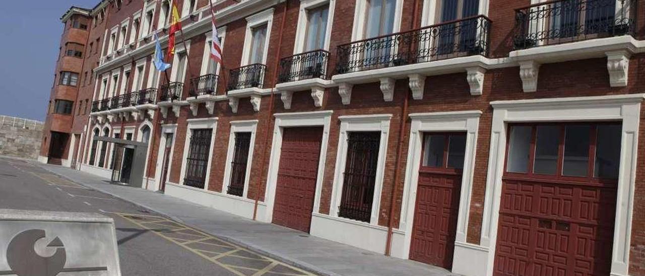 Edificio histórico de la Autoridad Portuaria gijonesa.