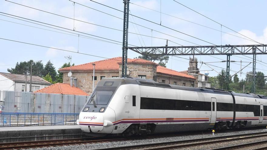 Las paradas de tren entre A Coruña y Santiago pierden fuelle y se quedan en 50 pasajeros al día