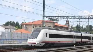 Las paradas de tren entre A Coruña y Santiago pierden fuelle y se quedan en 50 pasajeros al día