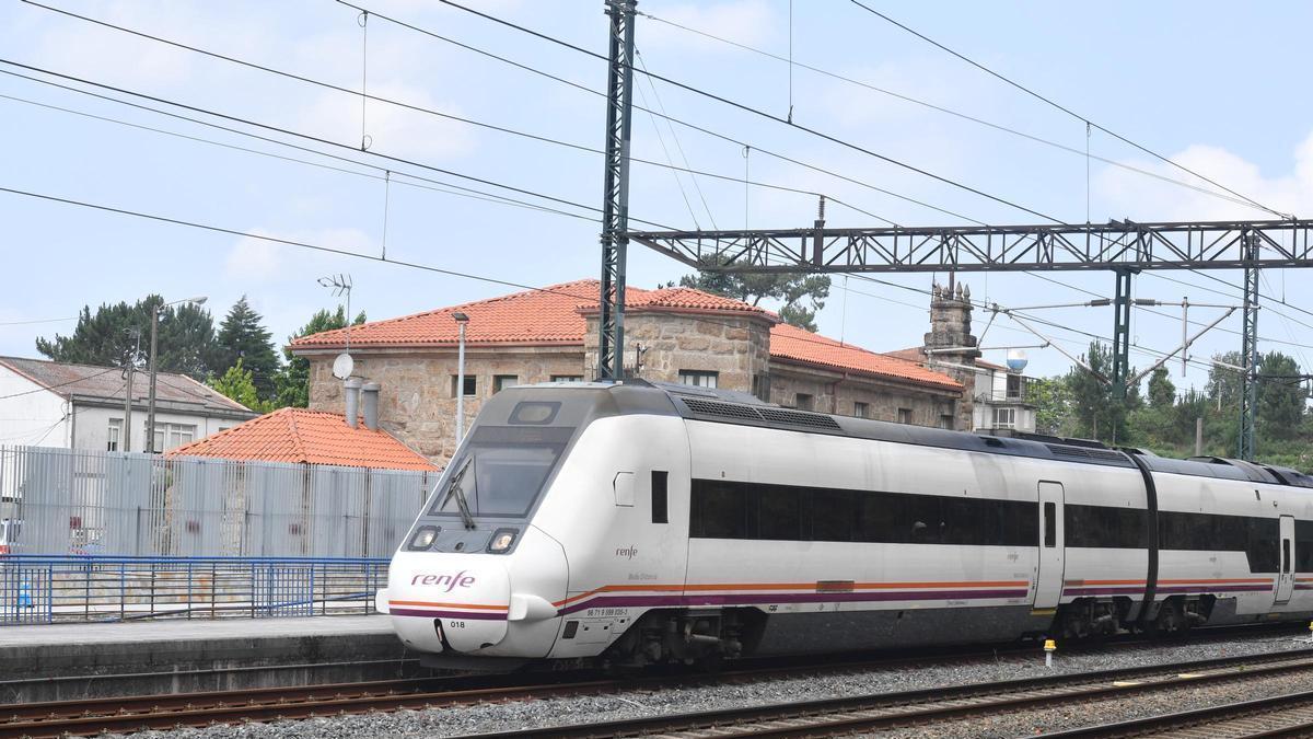 Vista de la estación de tren de Uxes, en Arteixo.
