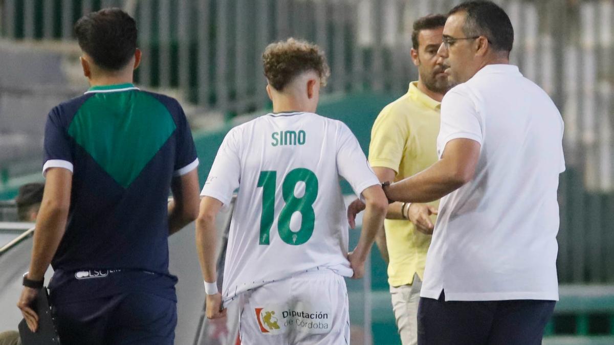 Simo Bouzaidi junto a Germán Crespo, durante el encuentro ante el Rayo Majadahonda.