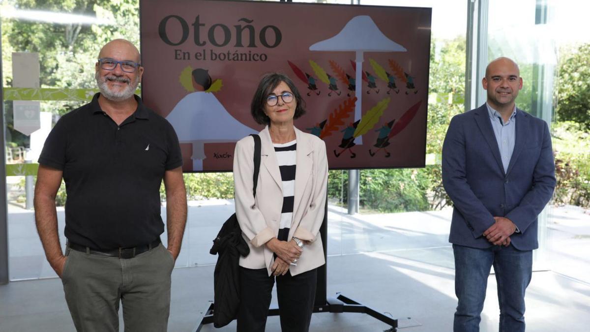 Por la izquierda, Chus Barrientos, Marisol Álvarez y Jesús Martínez Salvador, este lunes en el Jardín Botánico durante la presentación de la programación de otoño.
