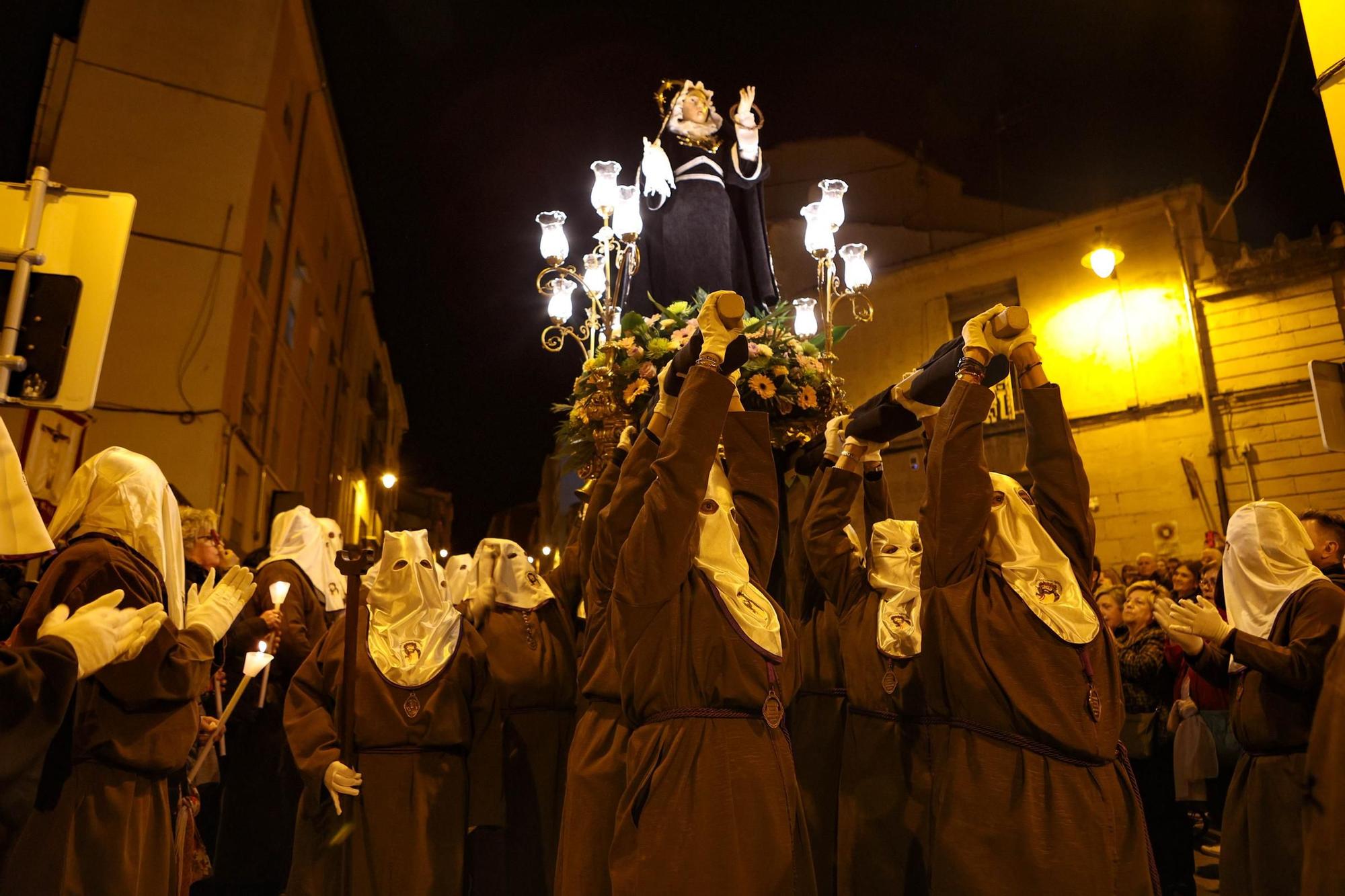 Cantos en Alcoy para rasgar el silencio