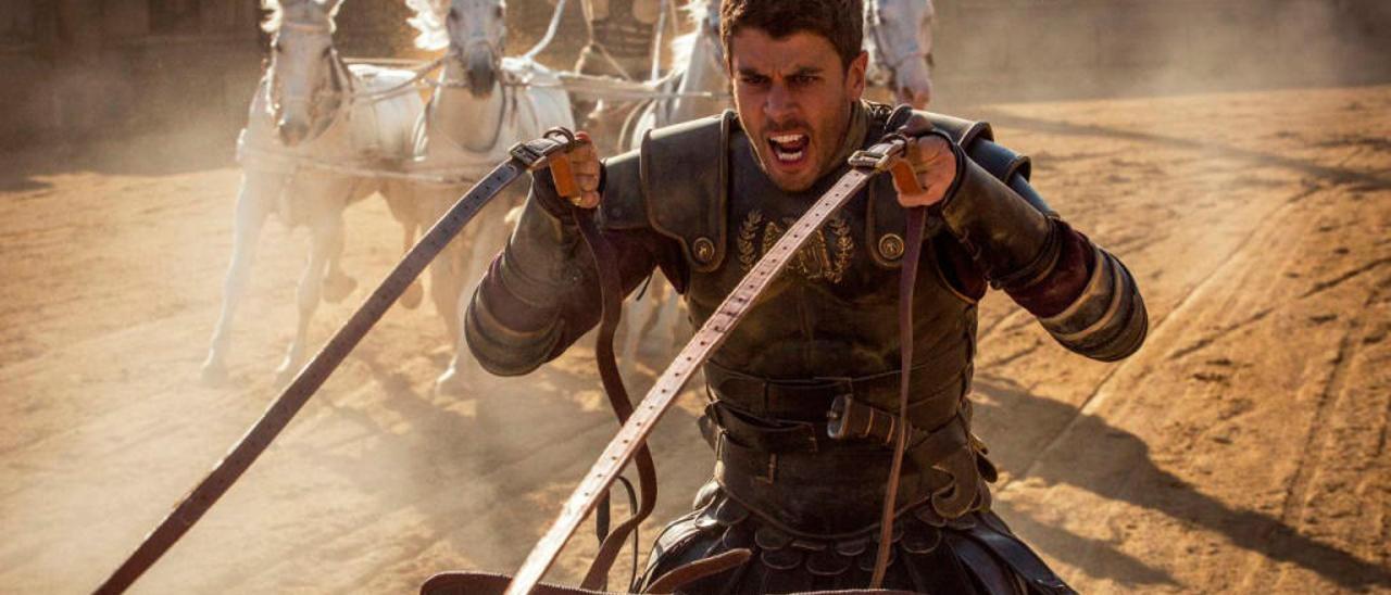 Fotograma da carreira de cuadrigas en Ben-Hur (2016).