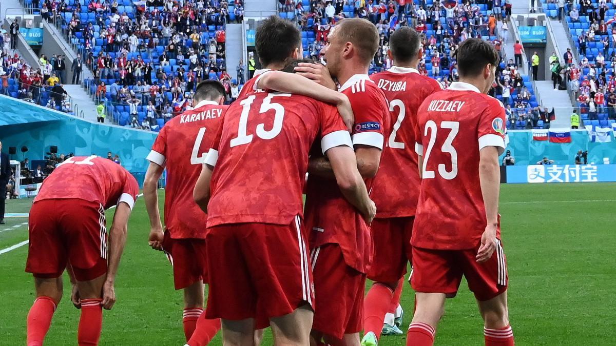 Rusia celebra su gol ante Finlandia