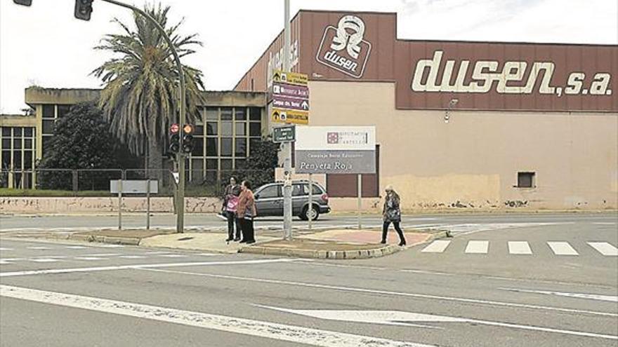 Un coche atropella a un anciano que cruzaba en rojo en Castellón