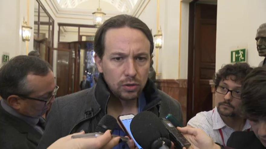 El líder de Podemos explica la ausencia de los diputados de su grupo en el minuto de silencio