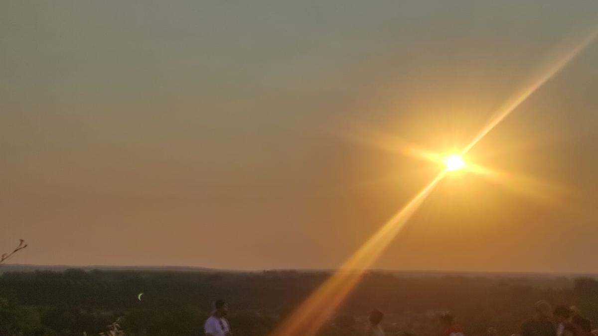 Observación del eclipse desde Las Dibujas en Benavente.