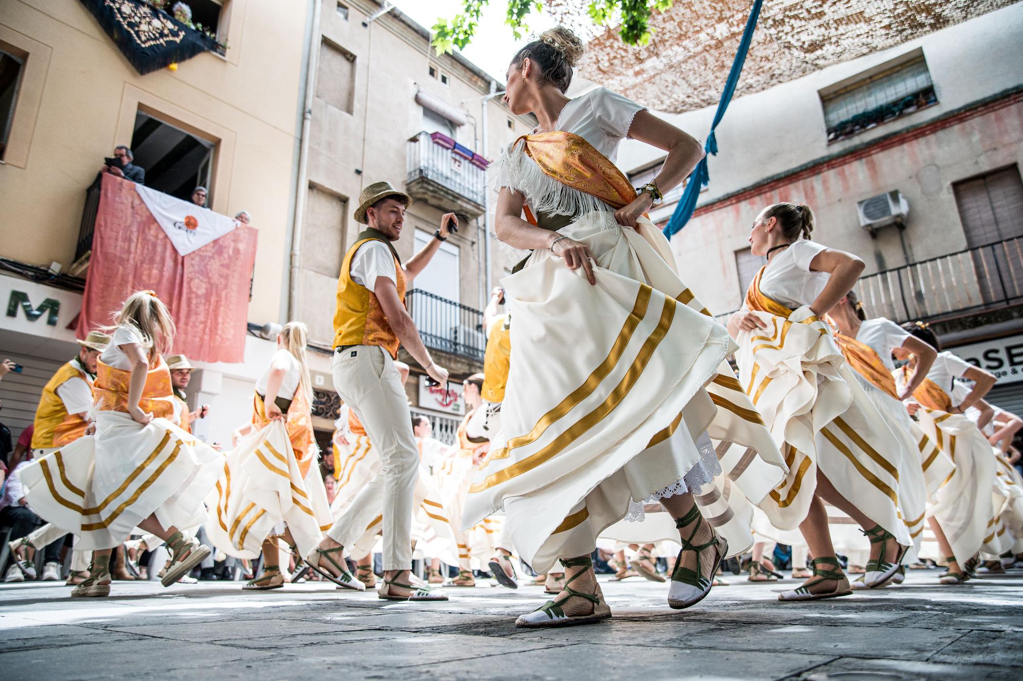 Troba't a les fotos del multitudinari ball de gitanes de Sant Vicenç