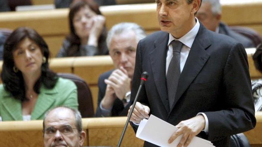 El presidente del Gobierno, José Luis Rodríguez Zapatero, durante su intervención en la sesión de control al Gobierno que se ha celebrado hoy en el Senado.