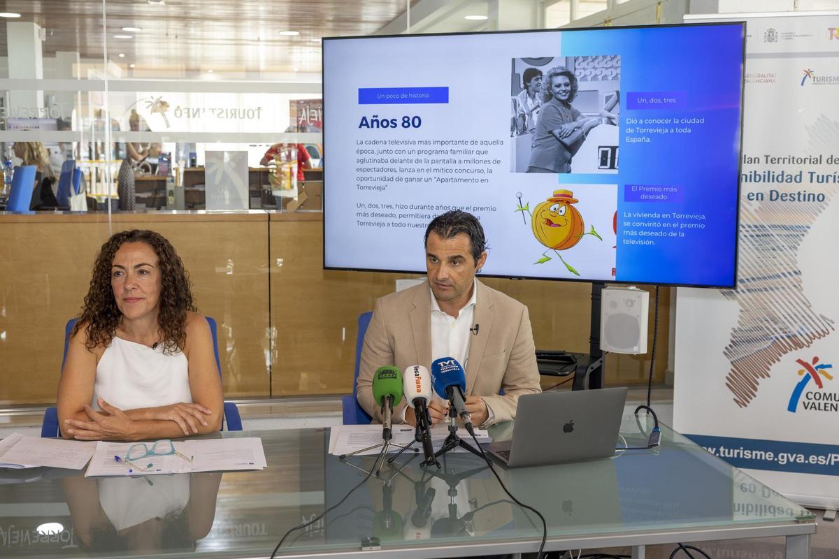 La edil y el alcalde rememoran los años 80 y el concurso en el "Un, dos, tres"