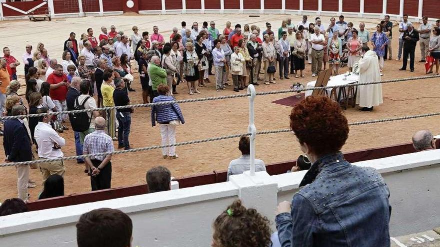 Misa taurina por Begoña con un nuevo capellán