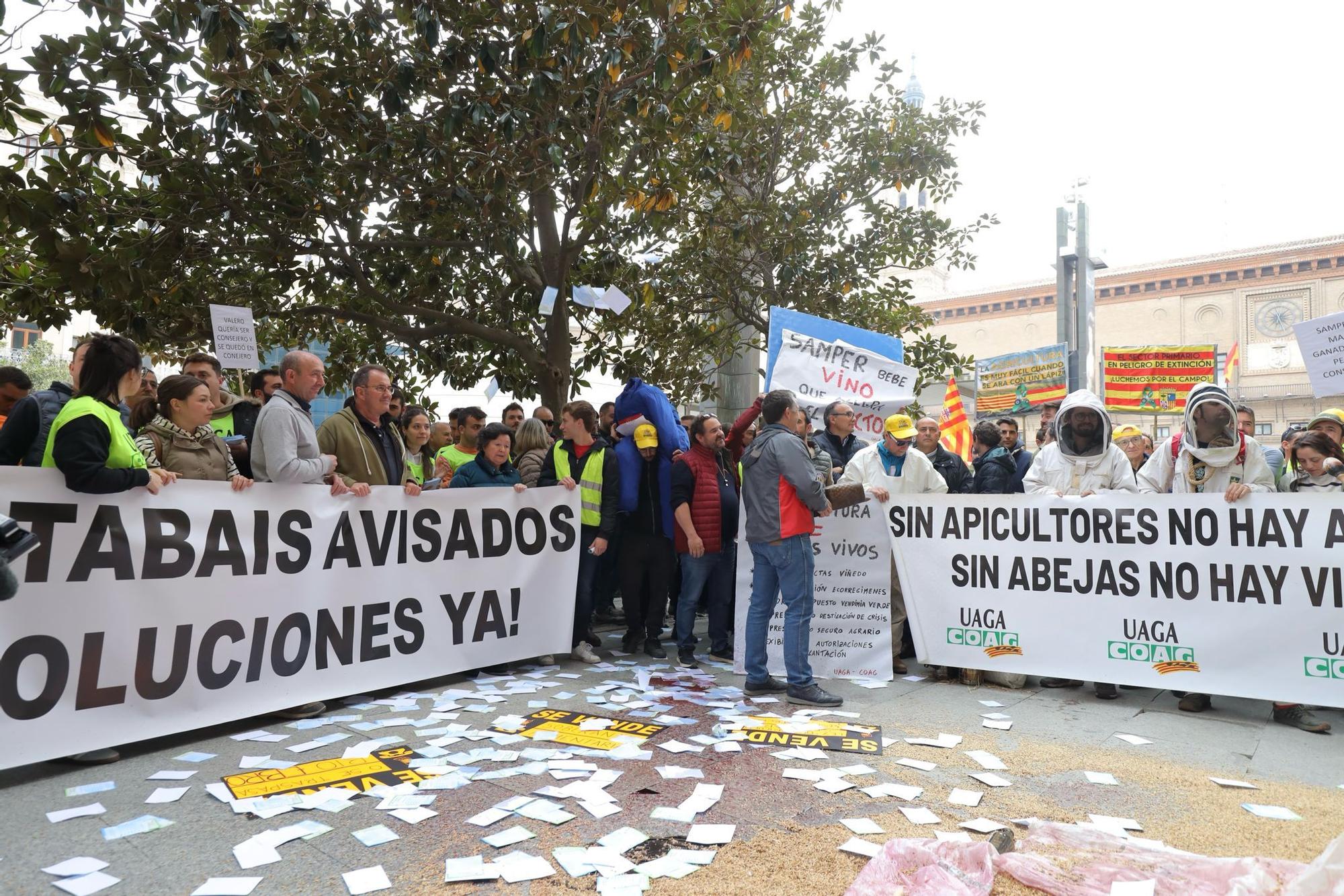 En imágenes | Tensión en la protesta de los agricultores en el centro de Zaragoza