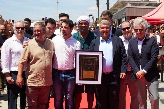 Joan Laporta y Ronaldinho en la inauguración del Paseo de las Estrellas de Castelldefels, en imágenes