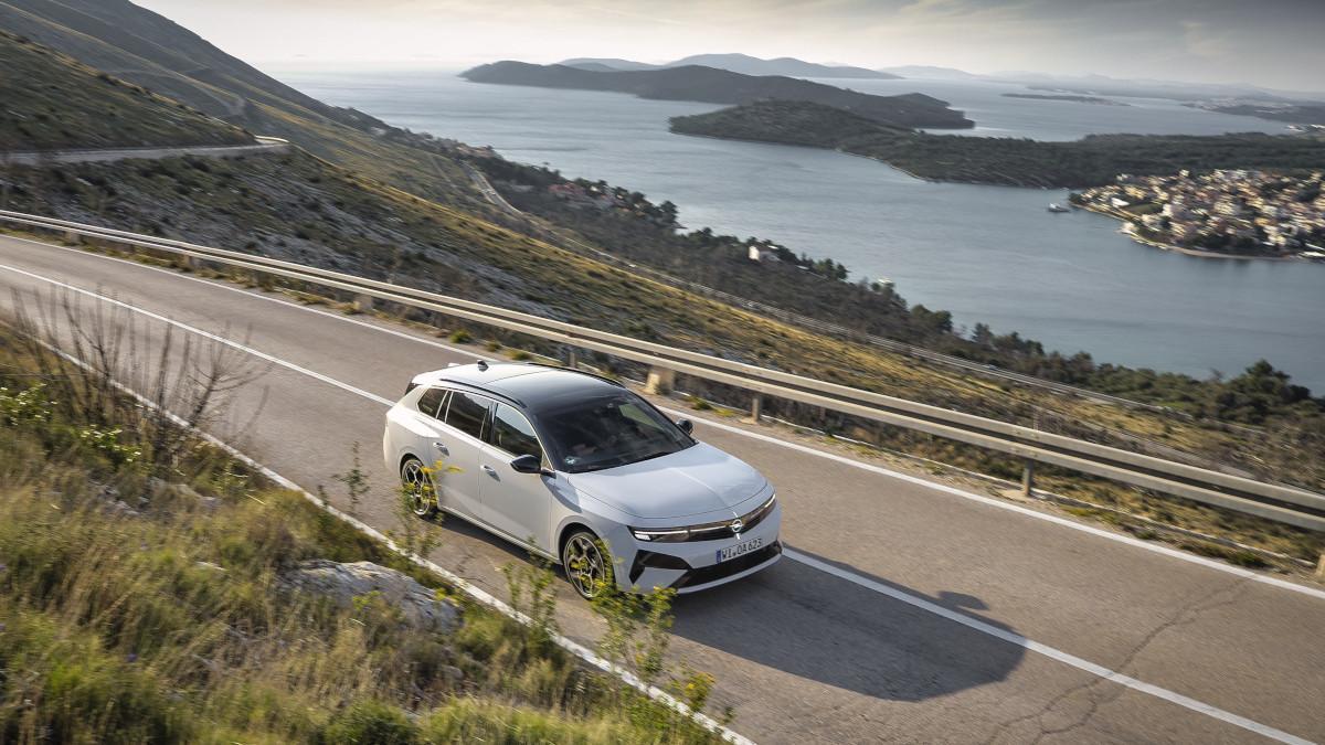 Opel Astra Sports Toure rHybrid