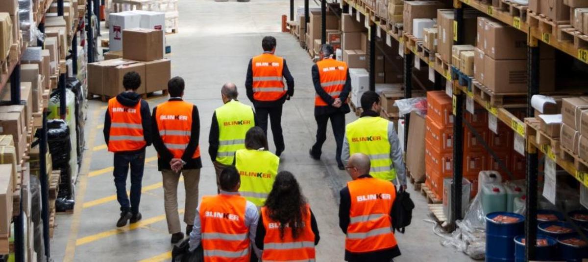 Responsables de 1MillionBot y Blinker en la presentación del nuevo chatbot en las instalaciones de esta última empresa en Alicante.