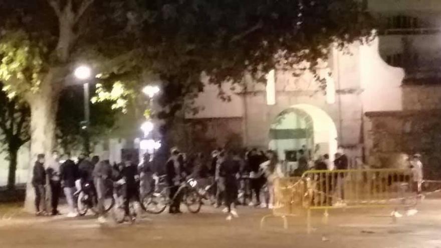 La Policía Local de Badajoz denuncia a 23 menores reunidos en grupos numerosos