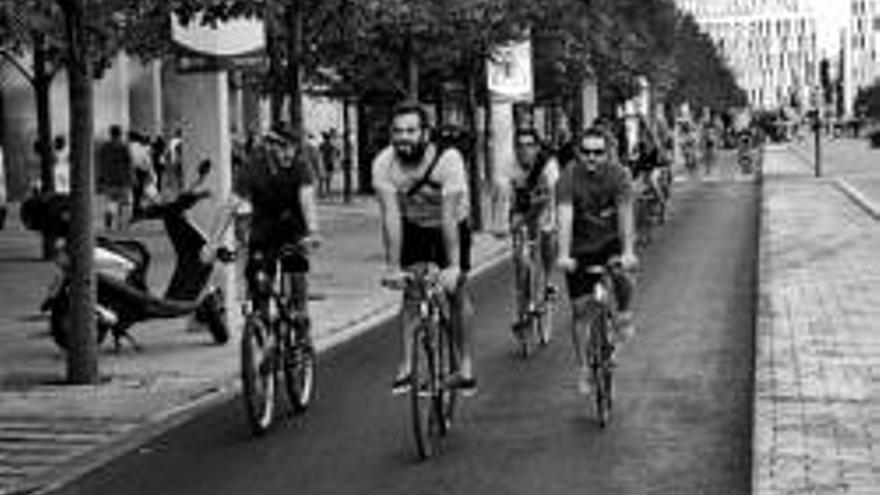 Las bicis saldrán a la calle para pedir los carriles pendientes