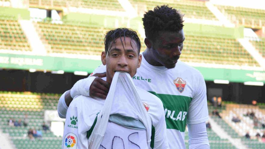 Leomar Pinto celebra un gol con el Ilicitano