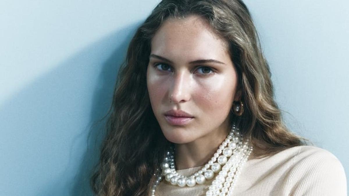 Por qué el collar de perlas de Zara es el accesorio más clásico y femenino de la primavera